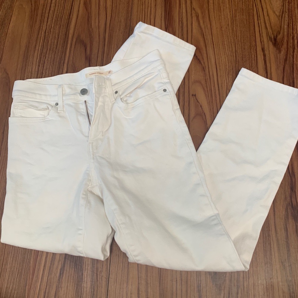 Levi’s Slimming Straight Jeans White